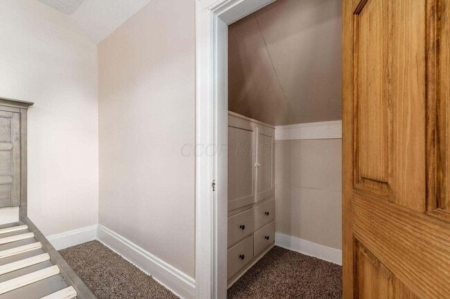 Building Photo - 2339 Summit St