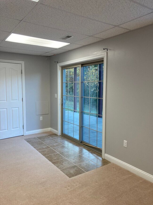 Building Photo - 100 Twin Lakes Dr
