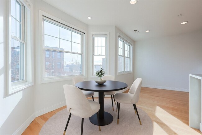 Building Photo - 375 Dorchester St