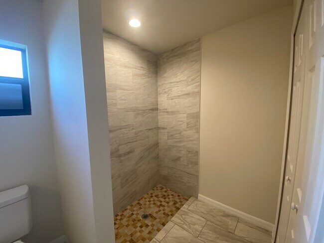 Building Photo - 29 SE 15th Ave