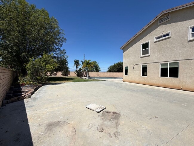 Building Photo - 885 Alsace Dr