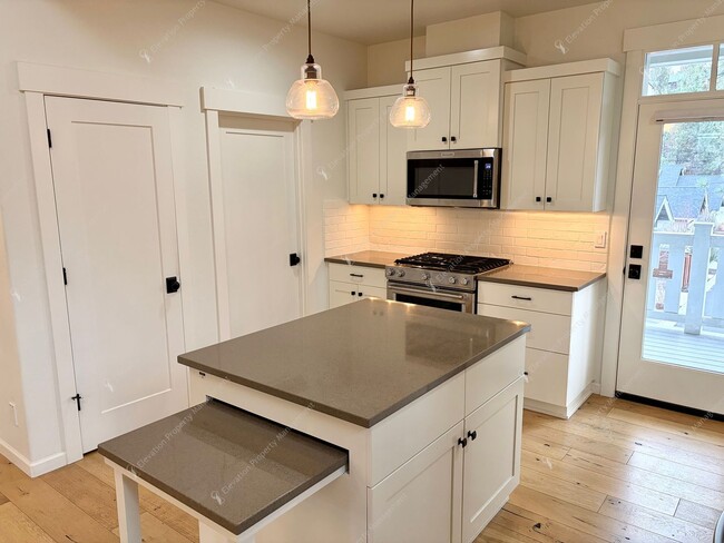 Building Photo - Stunning 2 BR home in Northwest Crossing