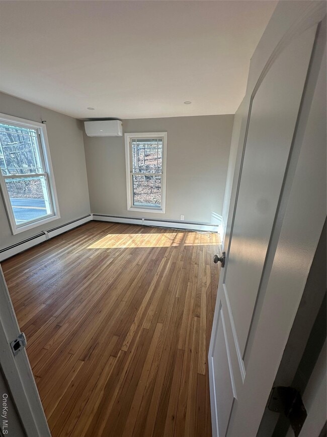 Building Photo - 290 Woodbury Rd