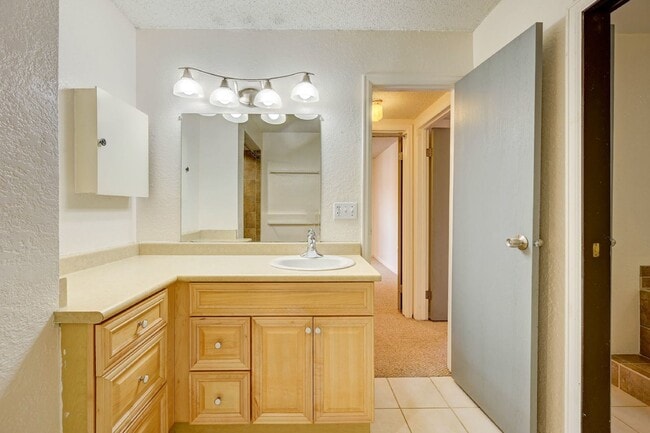 Building Photo - $1,995.95, 2 Bed, 2 Bath Townhome in Lakewood with Central AC and In Unit Laundry!