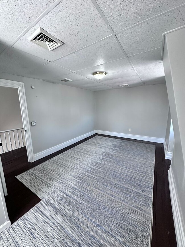 Building Photo - 2 W Stiegel Street