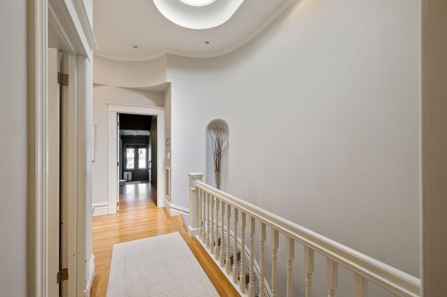 Building Photo - 2866 Pine St