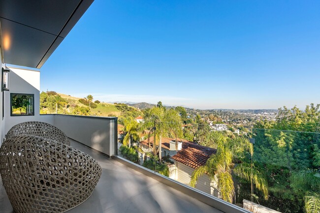 Building Photo - Prestigious Hollywood Hills Home for Rent