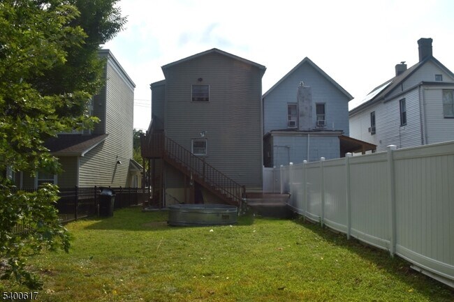 Building Photo - 129 Central Pl