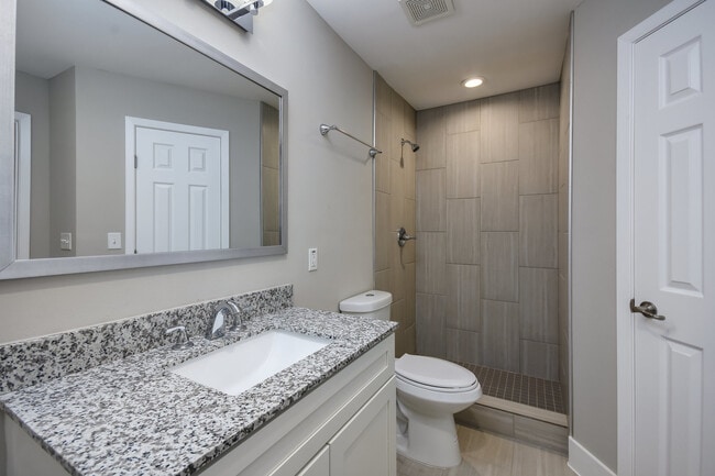 Building Photo - Available: remodeled 1 bed / 1 bath with luxury amenities