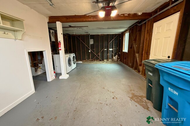 Building Photo - 424 Manor Dr