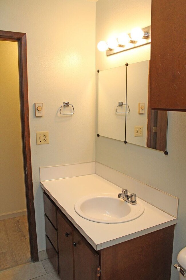 Building Photo - 6755-6755 SW Terri Ct