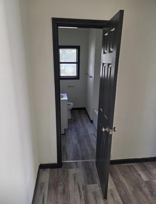 Building Photo - 514 Noble St