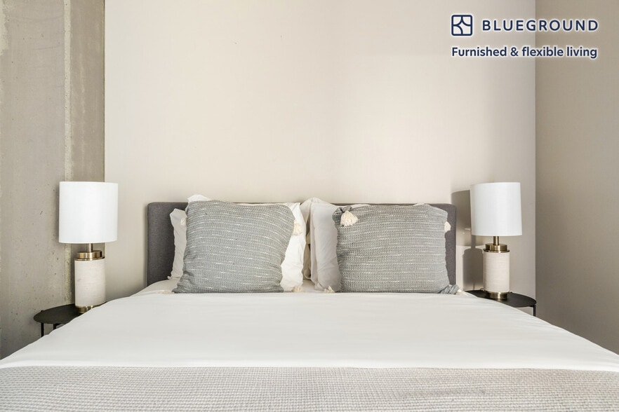 Building Photo - 1900 1st Ave