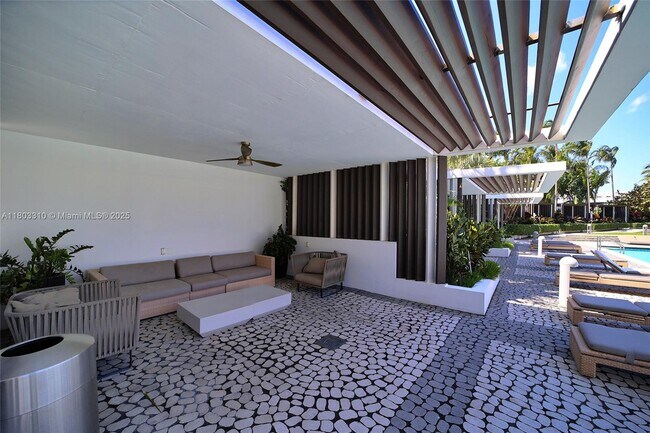 Building Photo - 2020 N Bayshore Dr