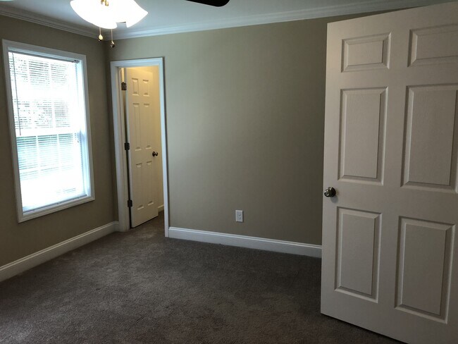 Building Photo - Available to show! **MOVE-IN Special $250 off the 1st full month's rent.**