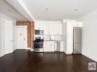 Building Photo - Renovated Spacious 1-Bed 1-Bath / West Cro...