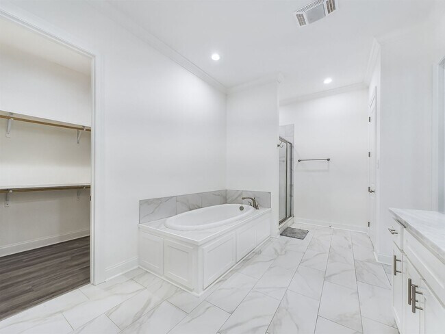 Building Photo - Luxurious 4 bedroom home available JANUARY 19th in Lafayette!