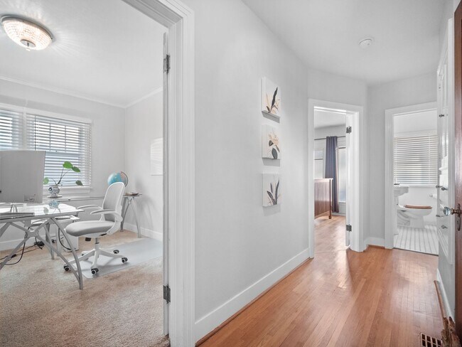 Building Photo - 811 W 13th Ave