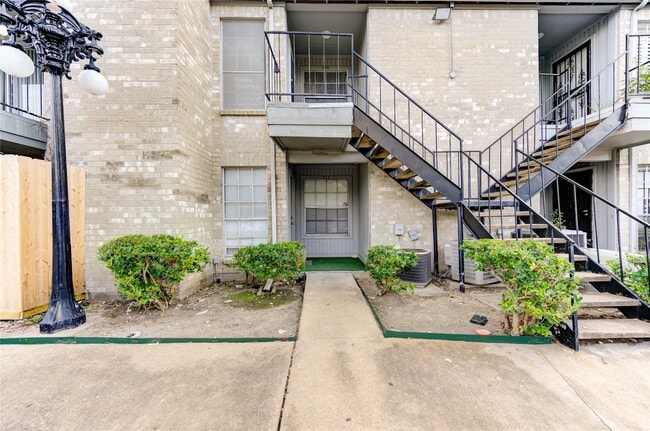 Building Photo - 6500 Sands Point Dr