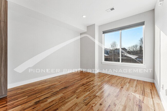 Building Photo - Modern home with 2-Car Attached Garage and Central AC!