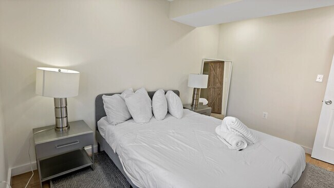 Building Photo - 228 Maryland Park Dr