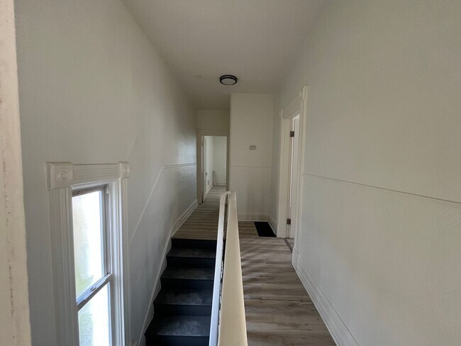 Building Photo - 4 bedroom 1 bath