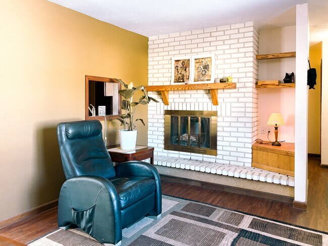 Building Photo - 2519 W Monument St