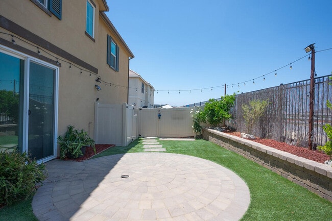 Building Photo - 27638 Sawtooth Ln