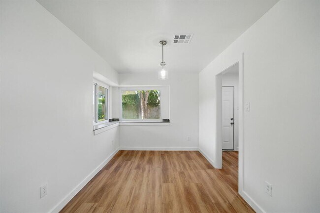 Building Photo - 9711 Derrik Dr