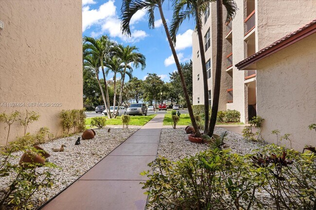 Building Photo - 9451 Evergreen Pl