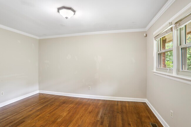 Building Photo - 932 Winburn Dr