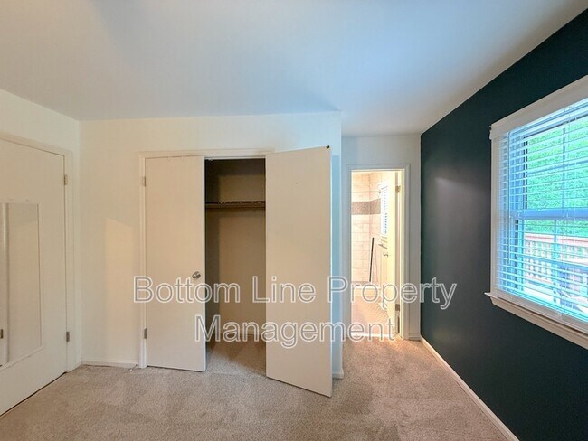 Building Photo - 4050 Leafmore St