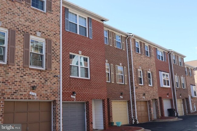 Building Photo - 942 S Rolfe St