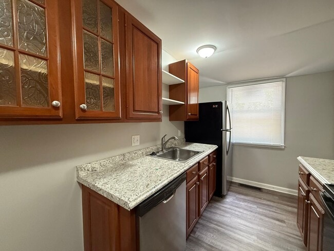 Building Photo - Edgewood- Renovated - Garage