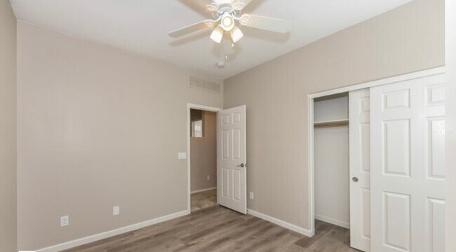 Building Photo - 4505 W Pleasant Ln