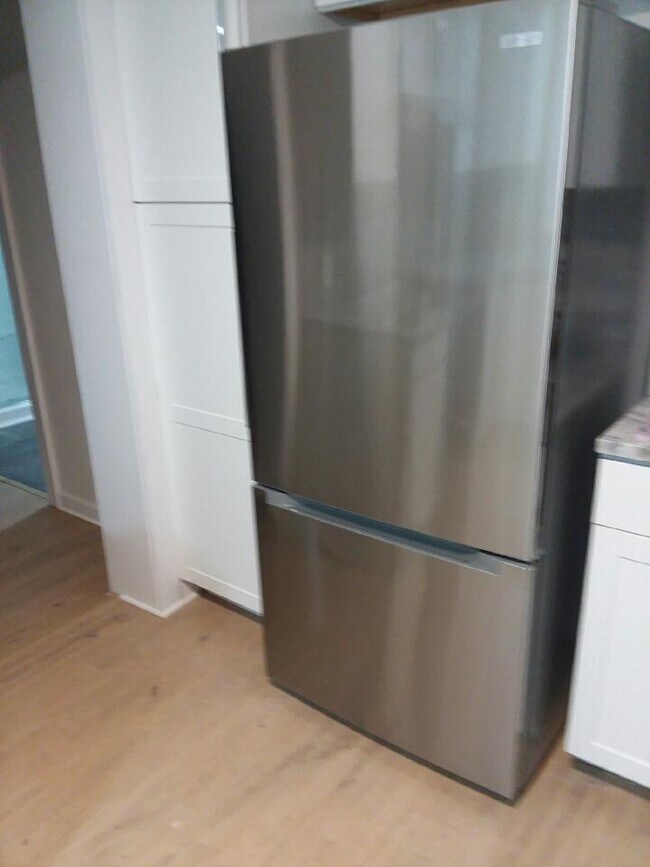 Building Photo - 119 E Wilson St