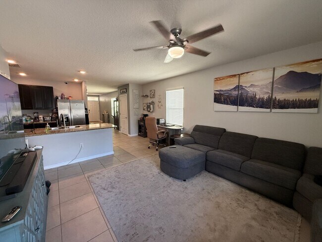 Building Photo - 3 Bedroom 2 Bath Single-Family Home (Garden Village)
