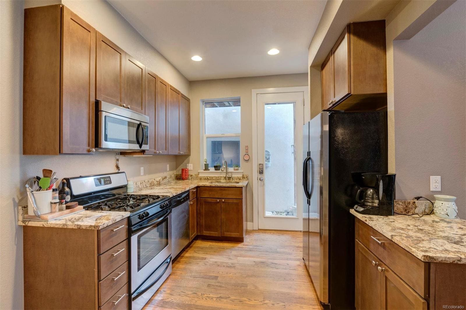 Building Photo - 920 E 24th Ave