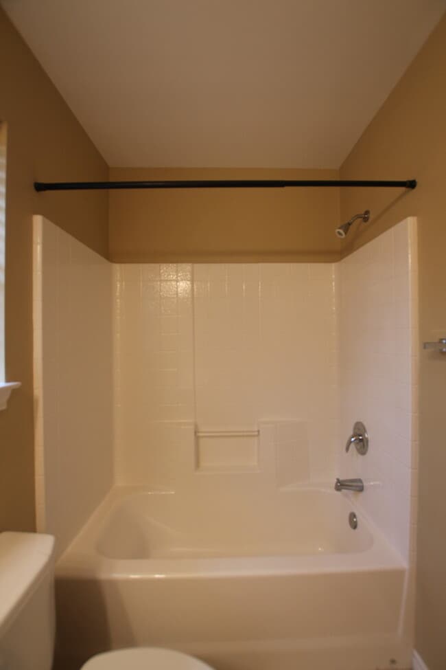 Building Photo - Lease Takeover Opportunity Available! 3 Bedroom Home in Flint!