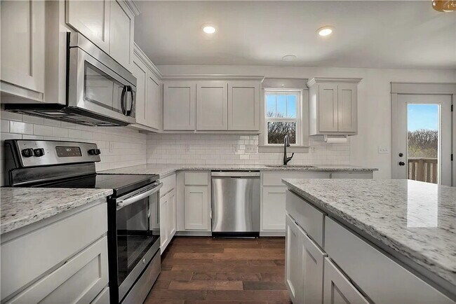 Building Photo - Furnished 3-Bedroom 2 Bath Home in Bella Vista!