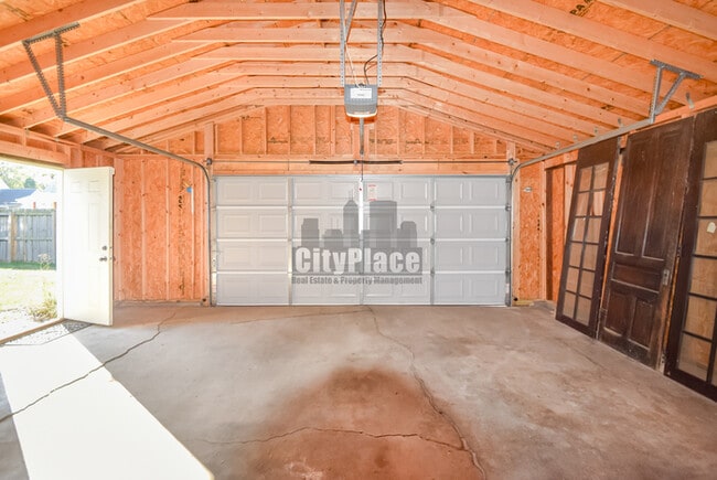 Building Photo - 1230 Villa Ave