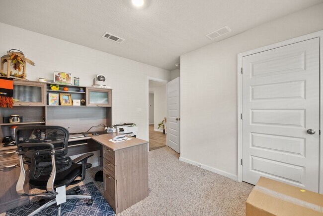 Building Photo - 4/2 Stunning Brick Home with community pool in Crestview