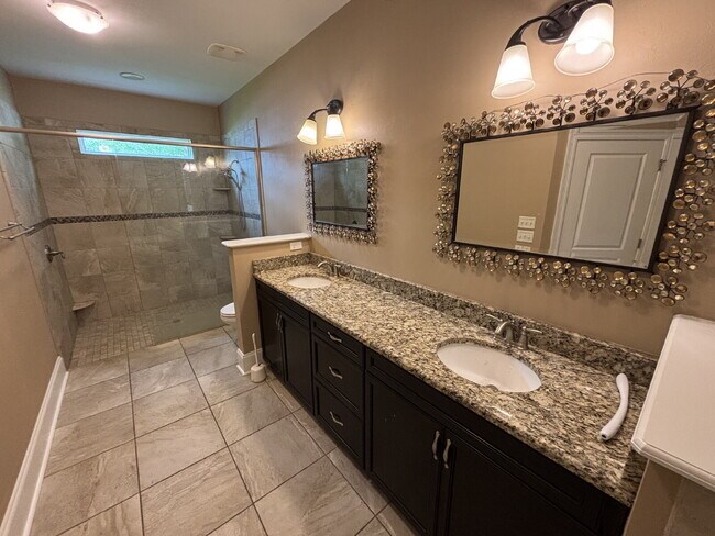 Building Photo - Charming 3-Bedroom Home in Southwood – Spacious Living & Oversized Backyard! Wash/Dryer on site