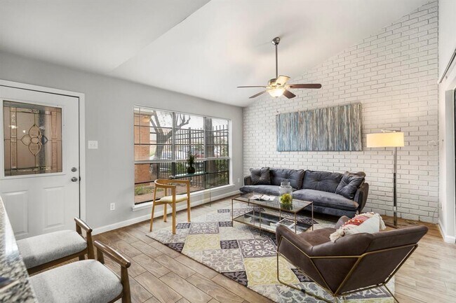 Building Photo - 2471 Briarwest Blvd