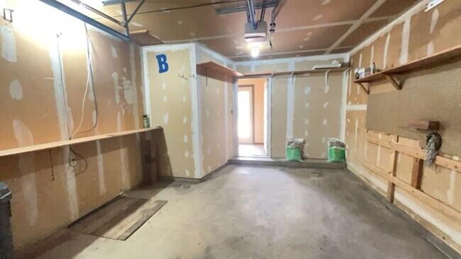 Building Photo - 2 Bedroom Bungalow in Fort Collins!