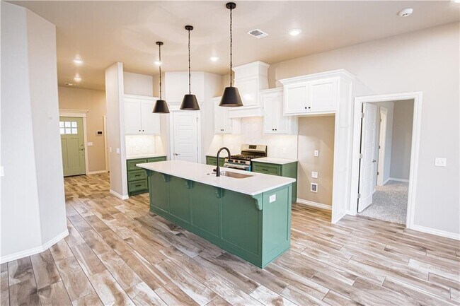 Building Photo - 3516 Lakeside Dr