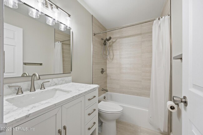 Building Photo - 335 Palos Ct