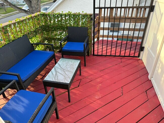 Building Photo - 3826 W 9th St