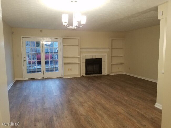 Building Photo - 5091 Village Green Way