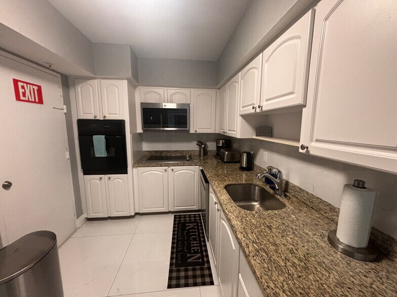 Building Photo - 3801 S Ocean Dr
